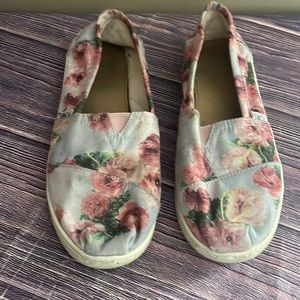 Toms slip on shoes Girls size 5